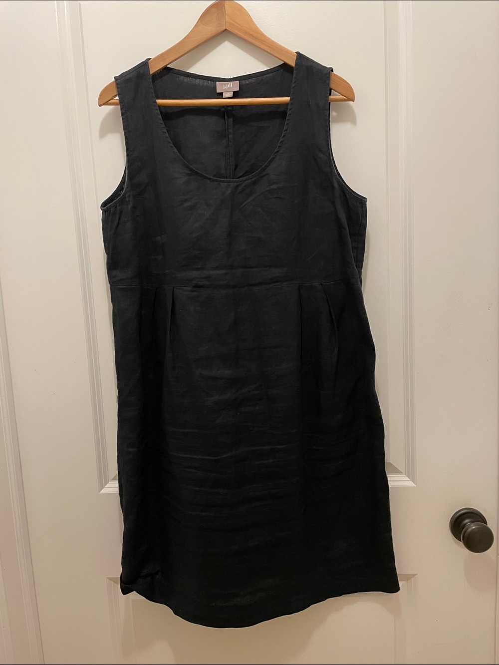 J. Jill Black Sleeveless Scoop-Neck Shift Dress